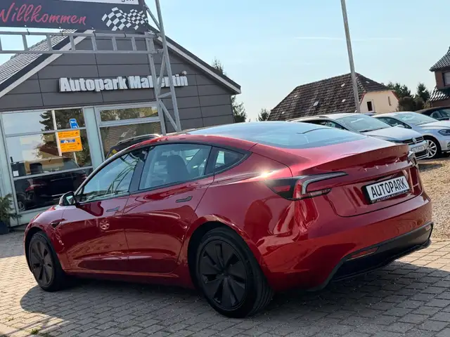 Tesla Model 3 view 4