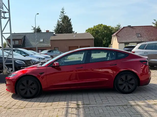 Tesla Model 3 view 3