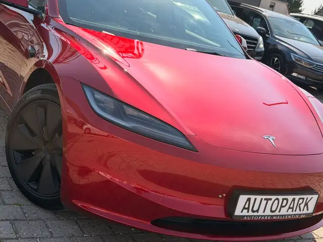 Tesla Model 3 view 8