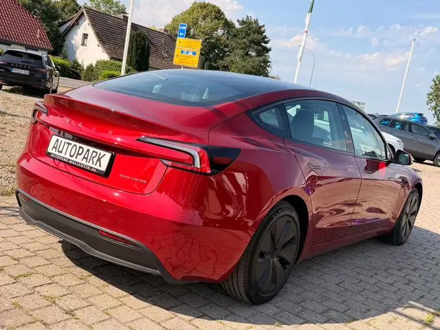Tesla Model 3 view 5