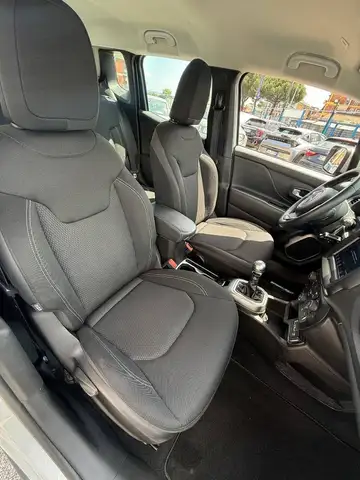 Jeep Renegade view 8