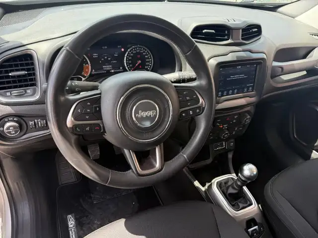 Jeep Renegade view 12