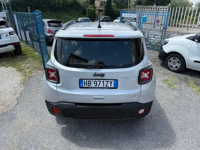 Jeep Renegade view 3