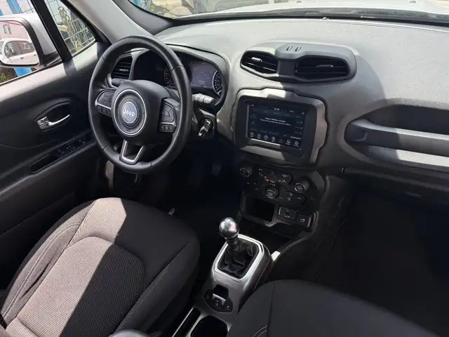 Jeep Renegade view 9