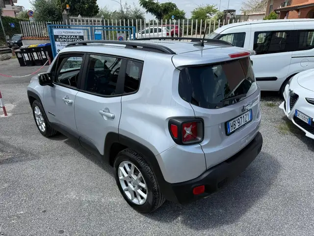Jeep Renegade view 2
