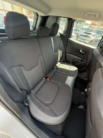 Jeep Renegade view 10