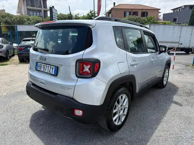 Jeep Renegade view 4