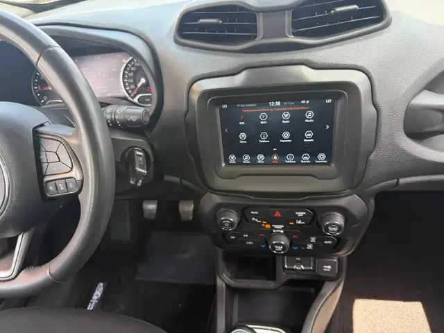 Jeep Renegade view 11