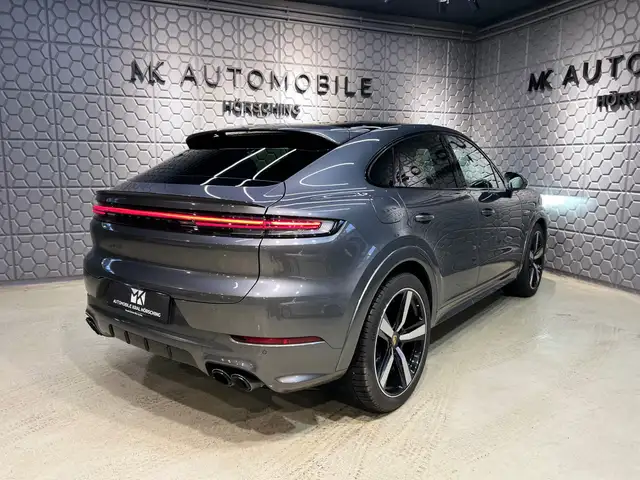 Porsche Cayenne view 9
