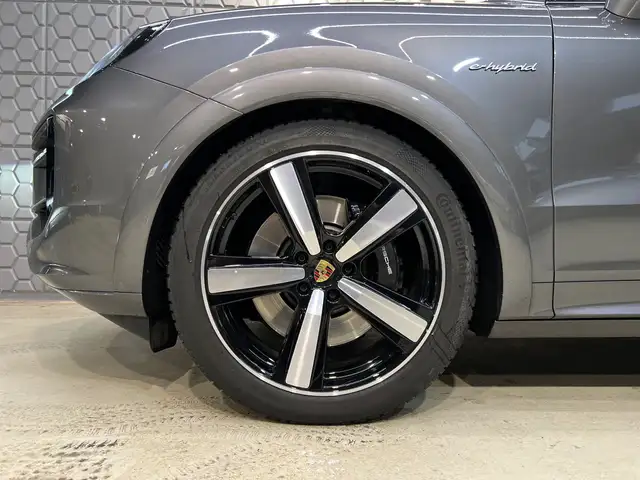 Porsche Cayenne view 6