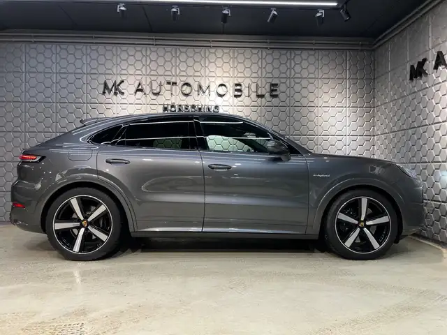 Porsche Cayenne view 8