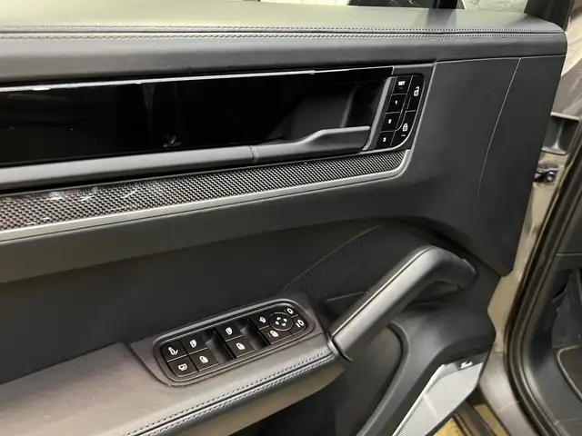 Porsche Cayenne view 13