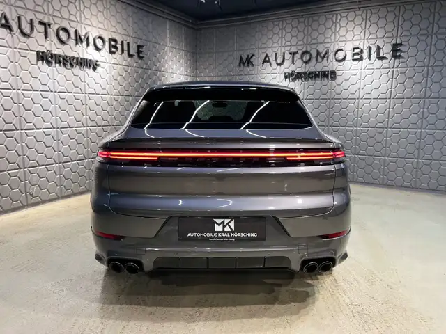 Porsche Cayenne view 10