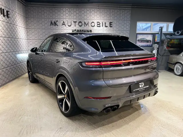 Porsche Cayenne view 11