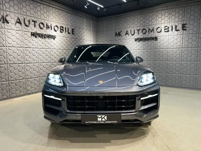 Porsche Cayenne view 3