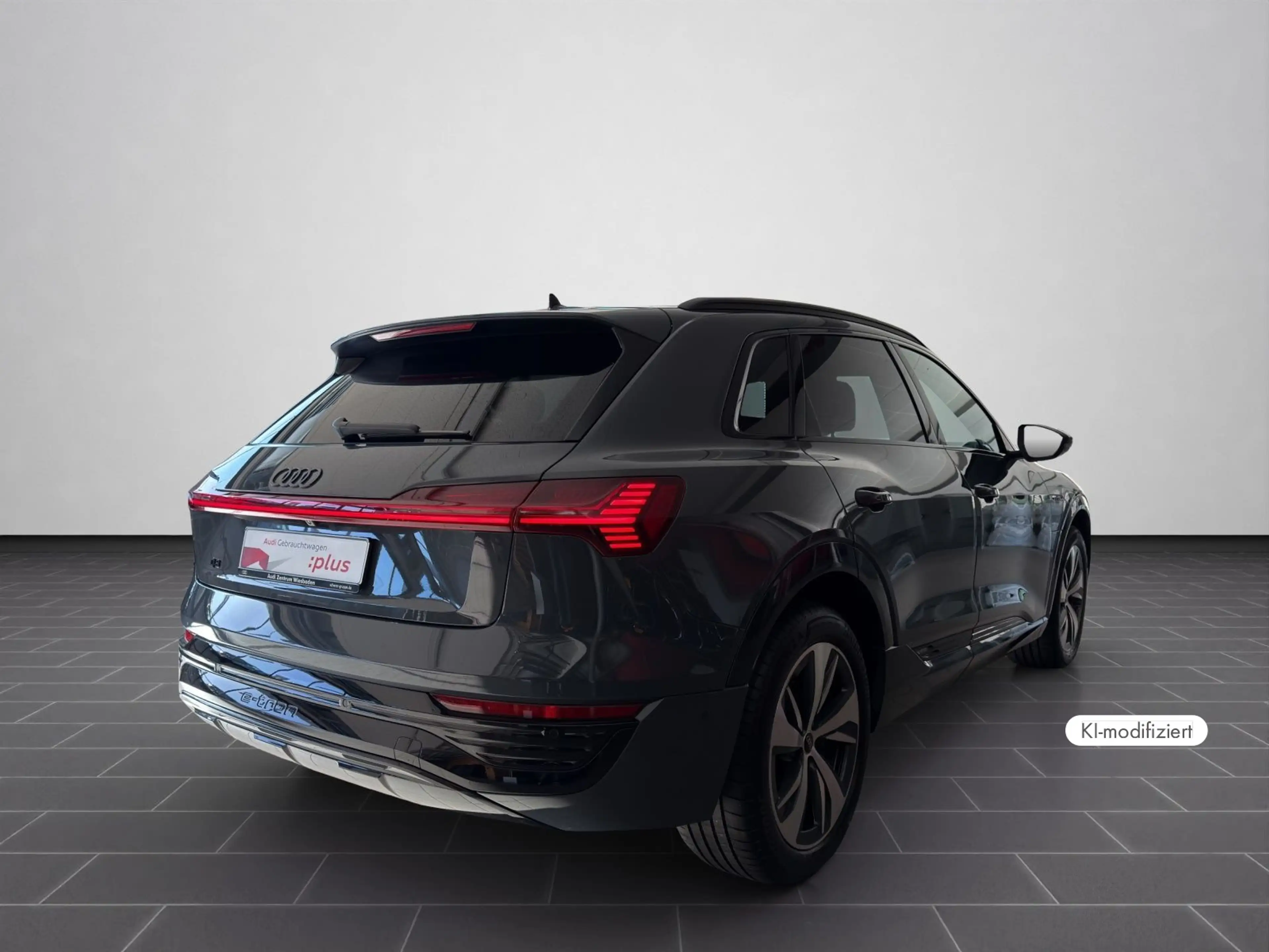 Audi Q8 e-tron advanced 50 e-tron quattro 250 kW — photo 2
