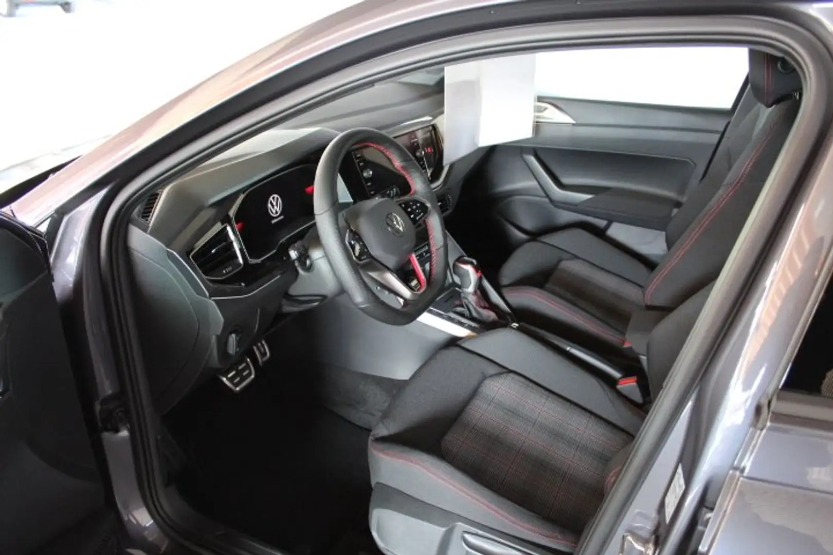Volkswagen Polo GTI 2.0TSI DSG Grau - 2