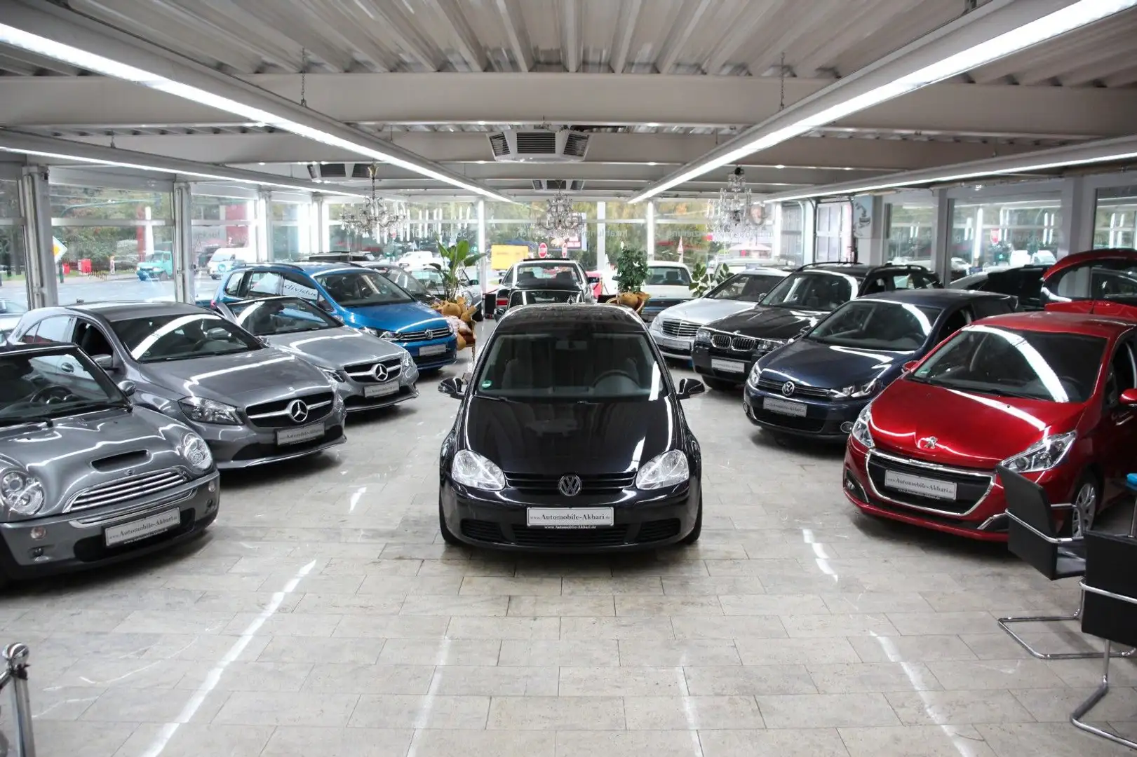 Volkswagen Golf V Lim. Trendline Schwarz - 1