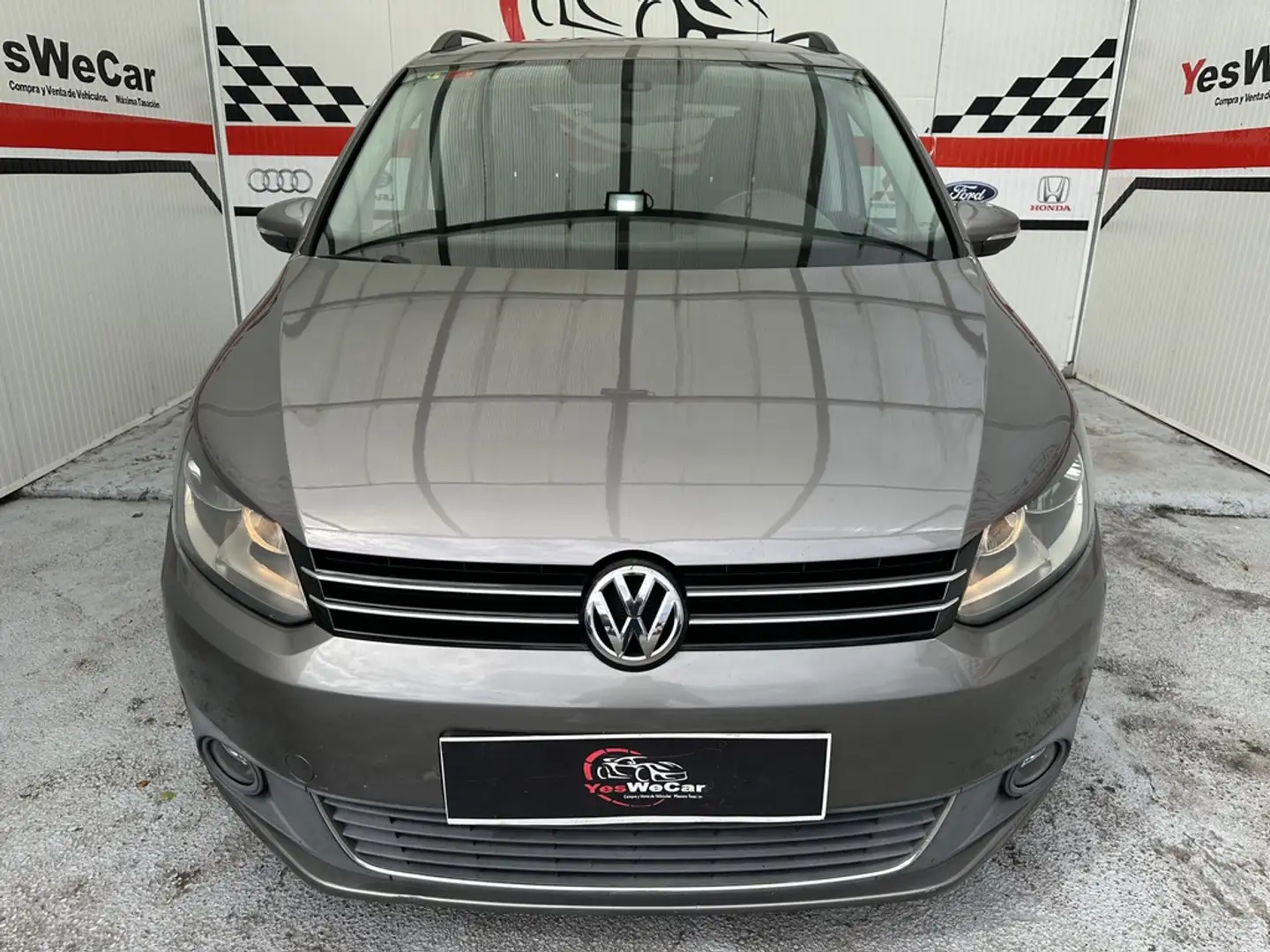 Volkswagen Touran 1.6TDI Advance DSG 105 Gris - 2