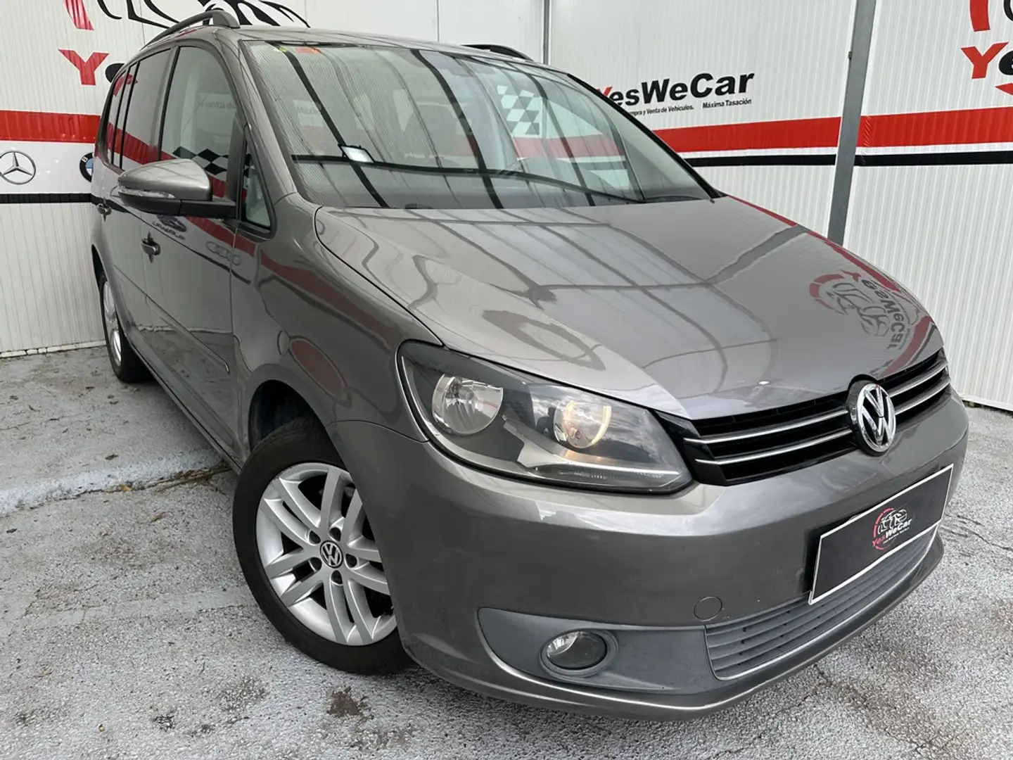 Volkswagen Touran 1.6TDI Advance DSG 105 Gris - 1