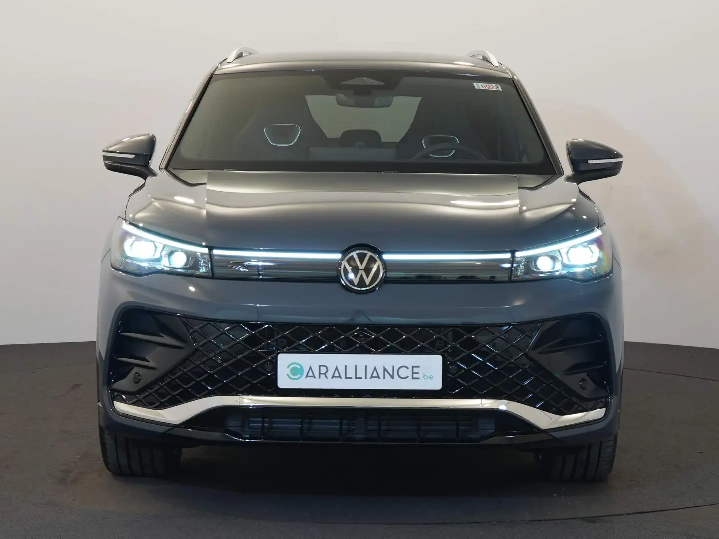Volkswagen Tiguan R-LINE 1.5eTSi DSG|DCC|ProMax15"/38cm|JA20|Matrix. Gris - 2