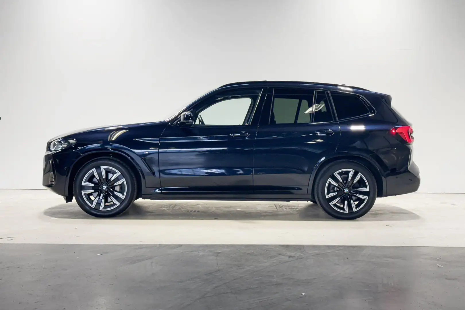 BMW iX3 Executive M Sportpakket Shadow Line | Blauw - 2