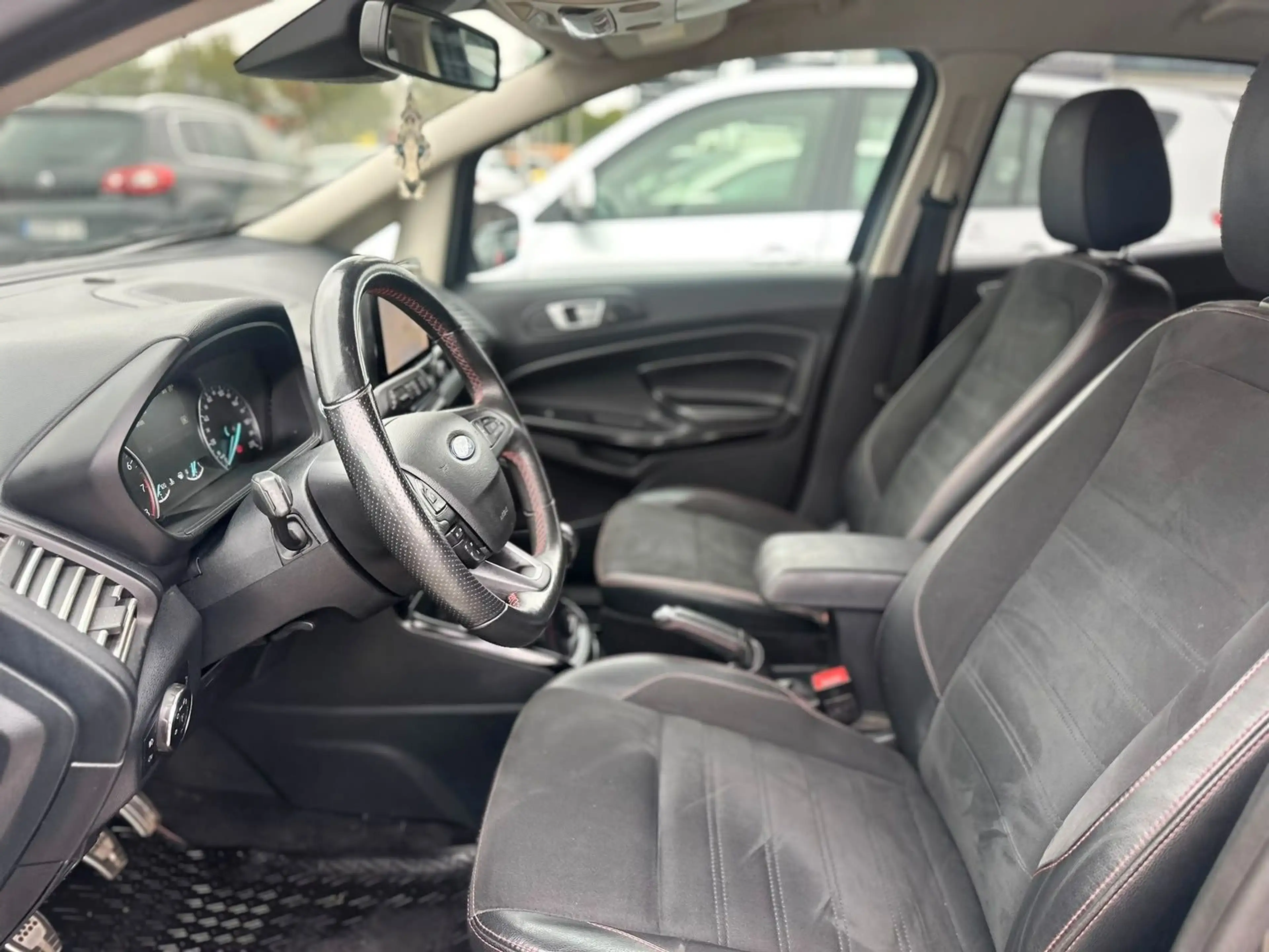 Ford EcoSport 1,0 EcoBoost 92kW ST-Line — photo 10