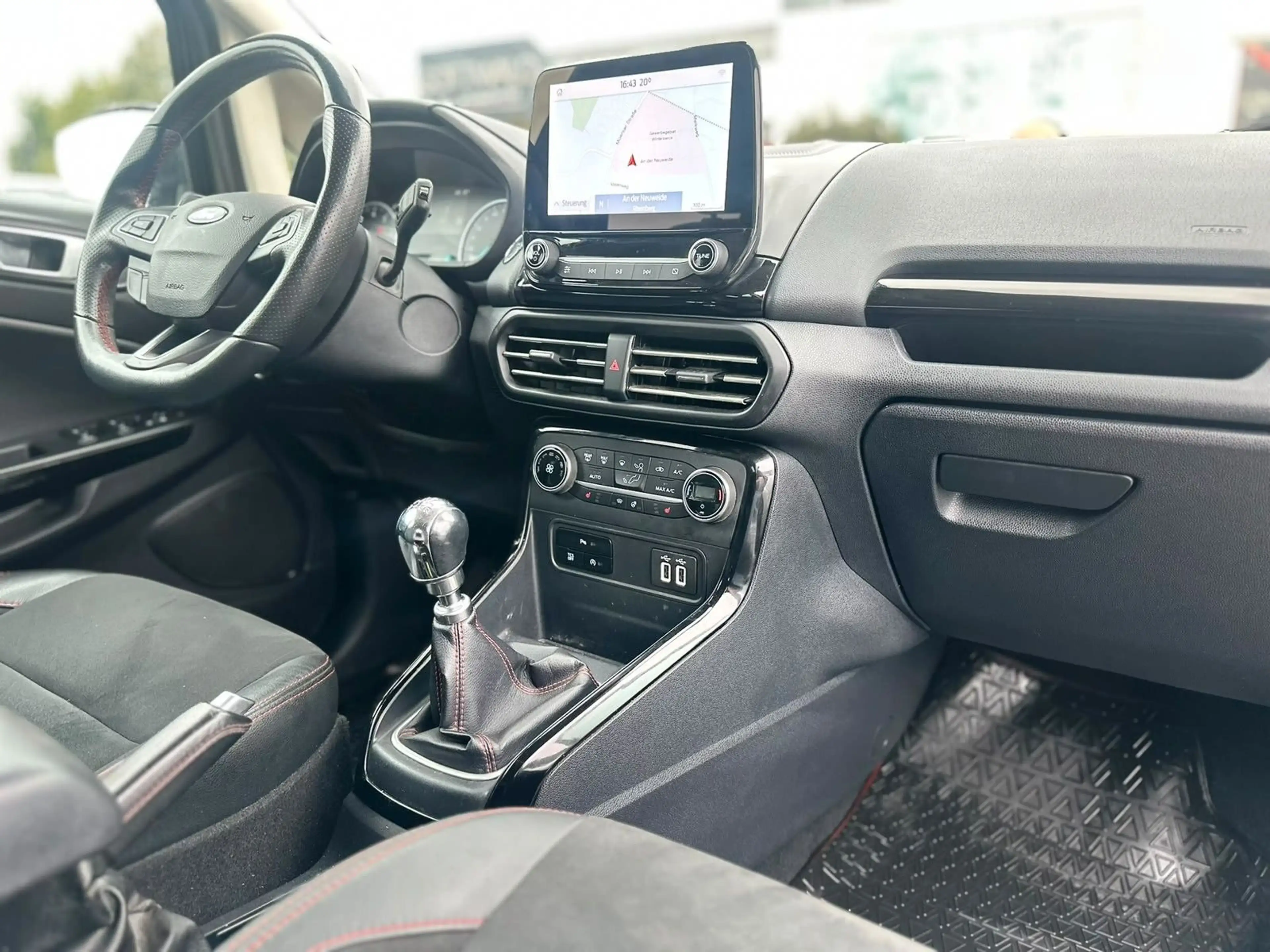 Ford EcoSport 1,0 EcoBoost 92kW ST-Line — photo 8