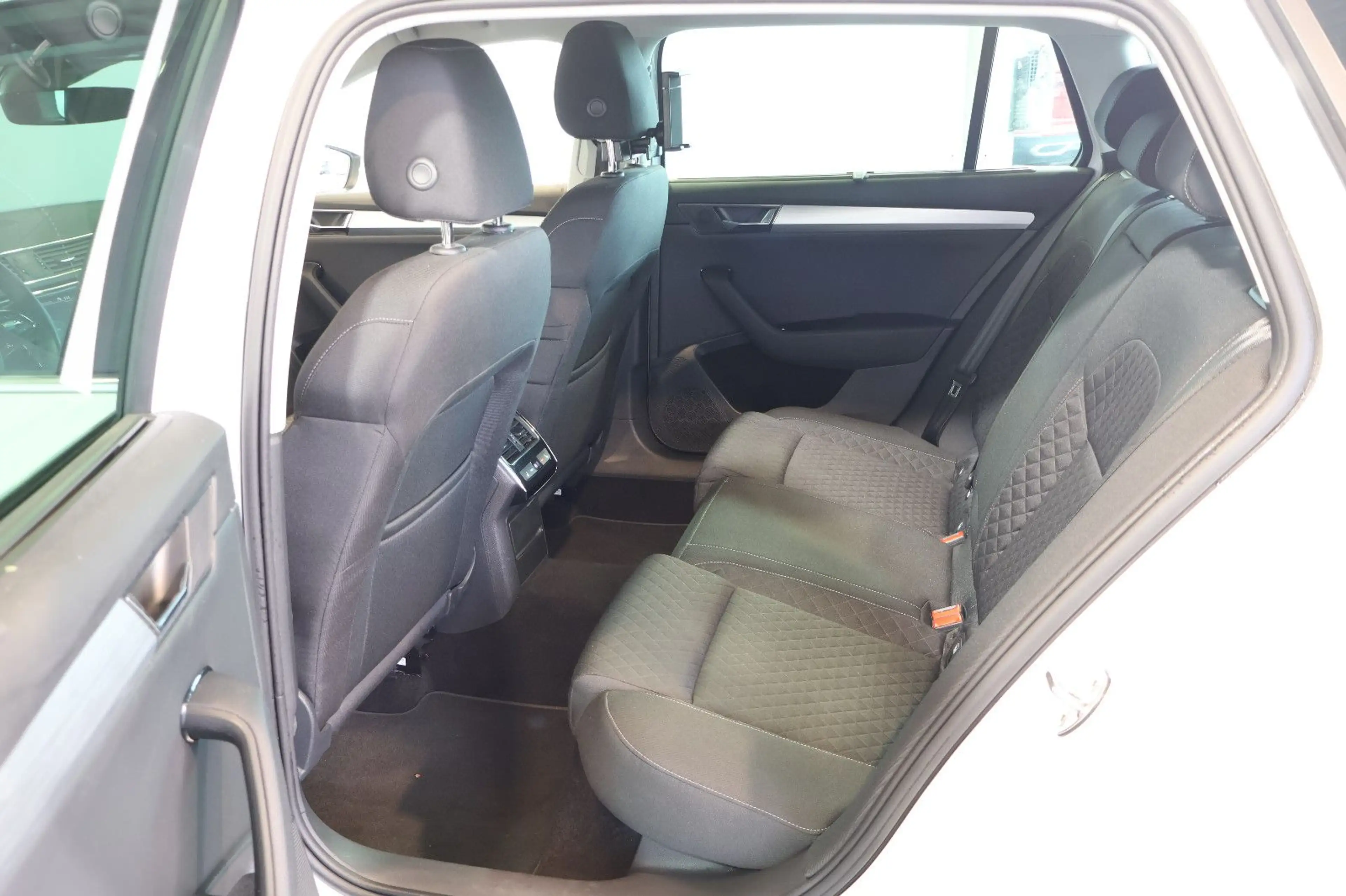 Skoda Superb 2.0 TDI Ambition AID+ACC+SIDE+KAM+LED+KEY — photo 13