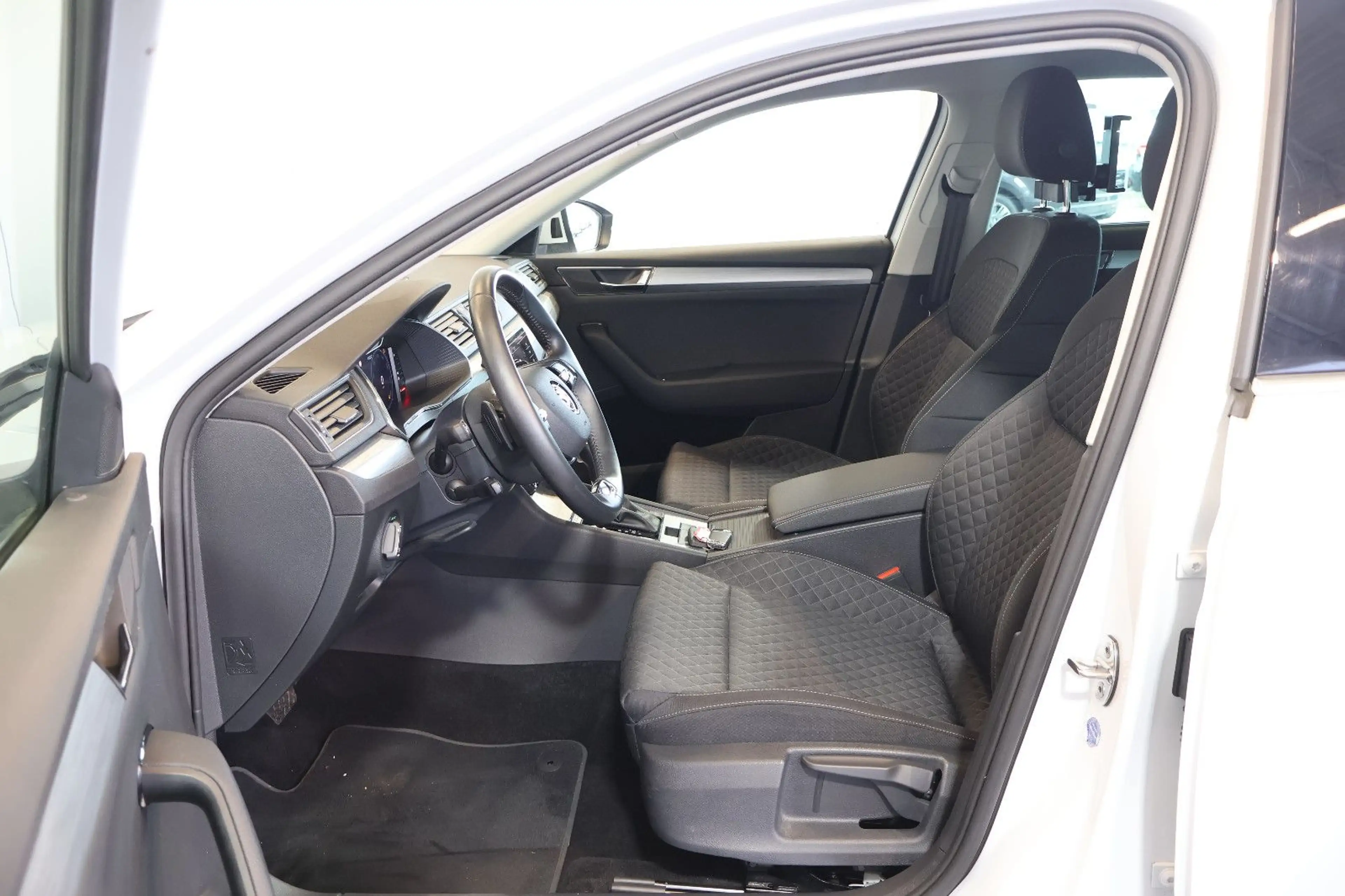 Skoda Superb 2.0 TDI Ambition AID+ACC+SIDE+KAM+LED+KEY — photo 11