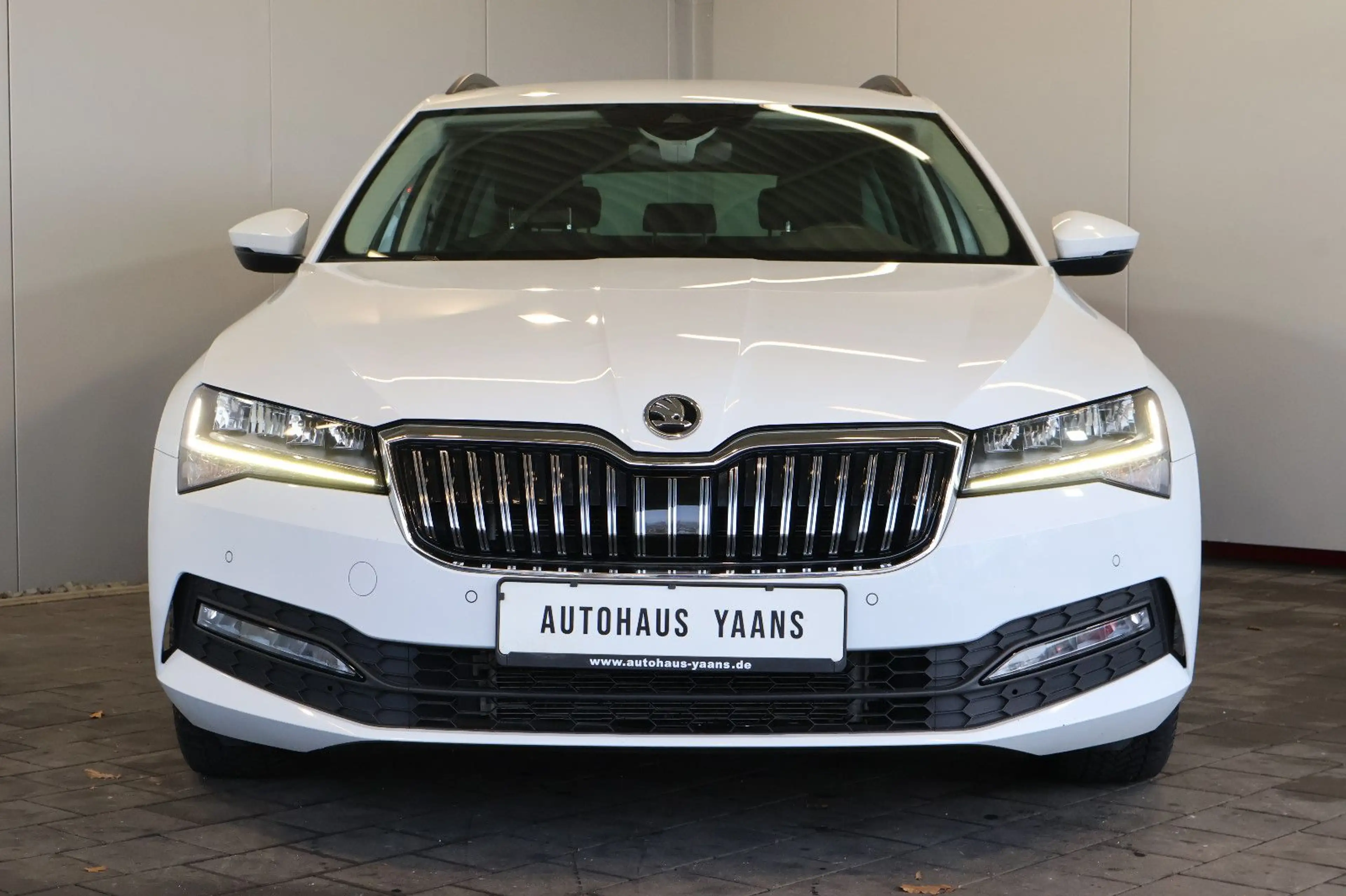 Skoda Superb 2.0 TDI Ambition AID+ACC+SIDE+KAM+LED+KEY — photo 2