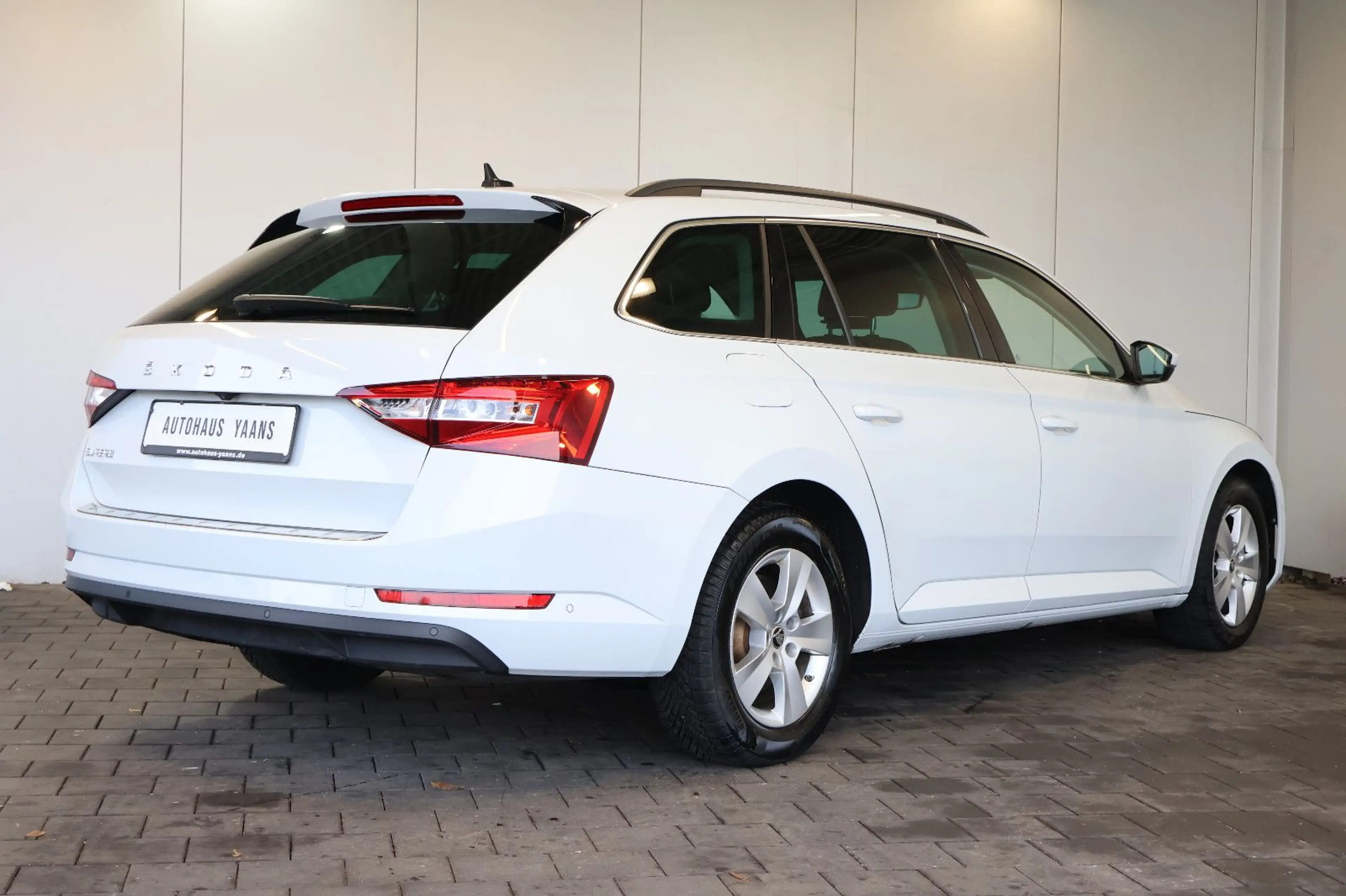 Skoda Superb 2.0 TDI Ambition AID+ACC+SIDE+KAM+LED+KEY — photo 4