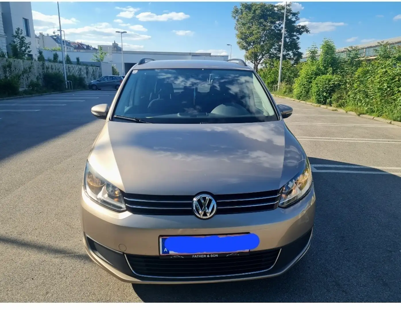 Volkswagen Touran Trendline 1,6 BMT TDI DPF DSG - 1