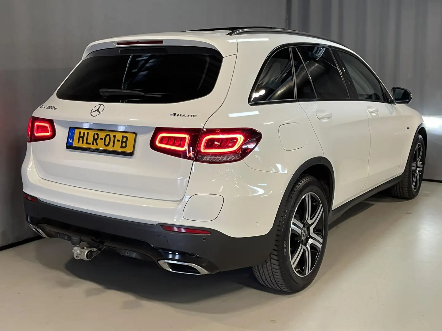 Mercedes-Benz GLC 300 300e 4MATIC Premium 19"/Luchtvering/Memorystoelen Wit - 2