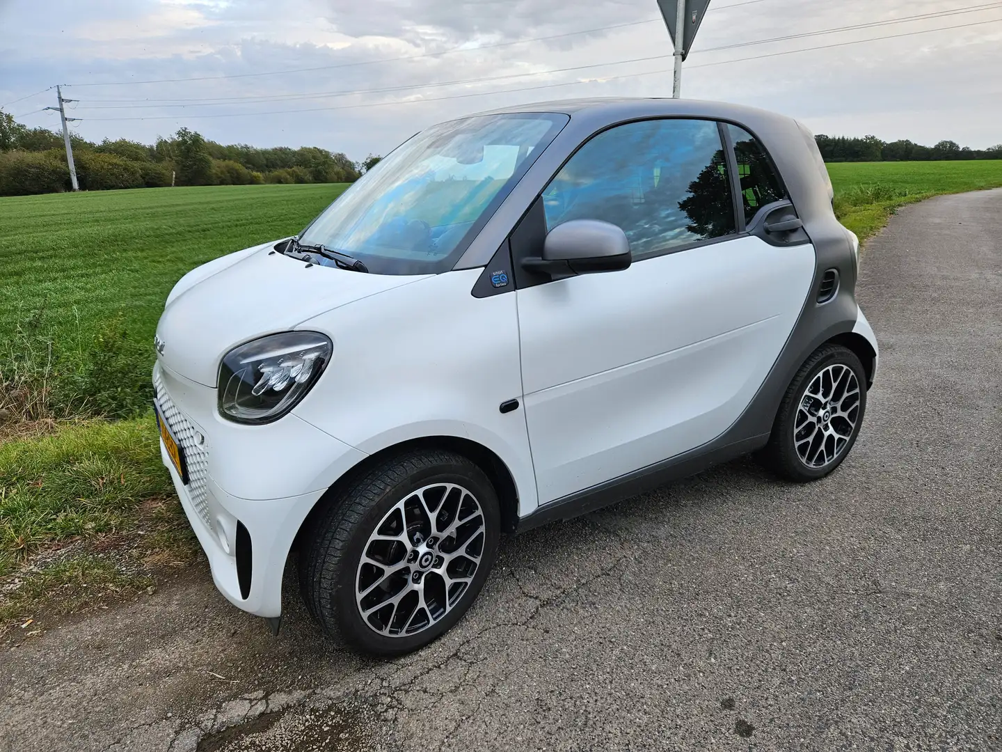 smart forTwo smart fortwo coupe EQ prime Blanc - 1