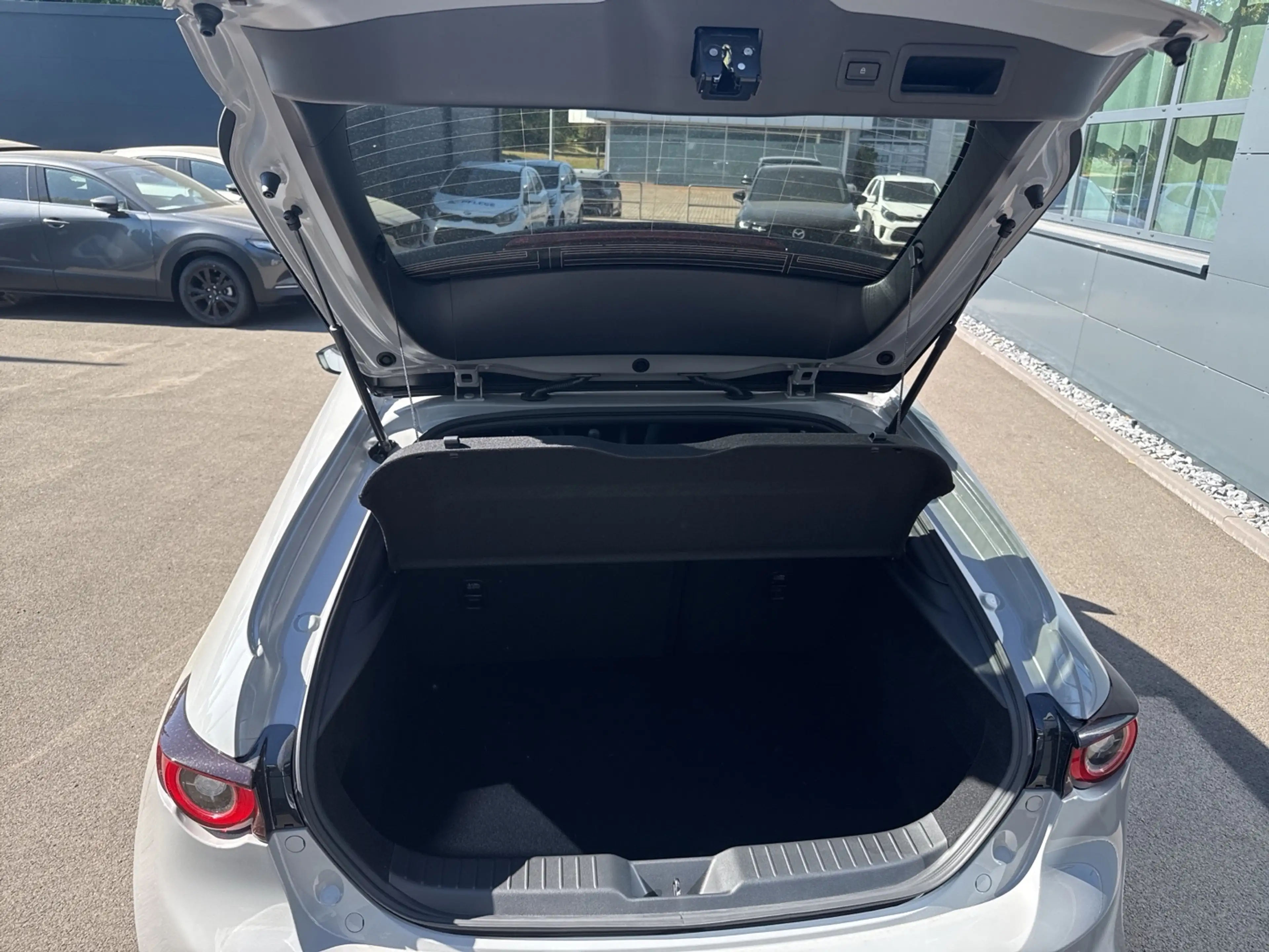 Mazda 3 Homura 140 Automatik Metallic — photo 6