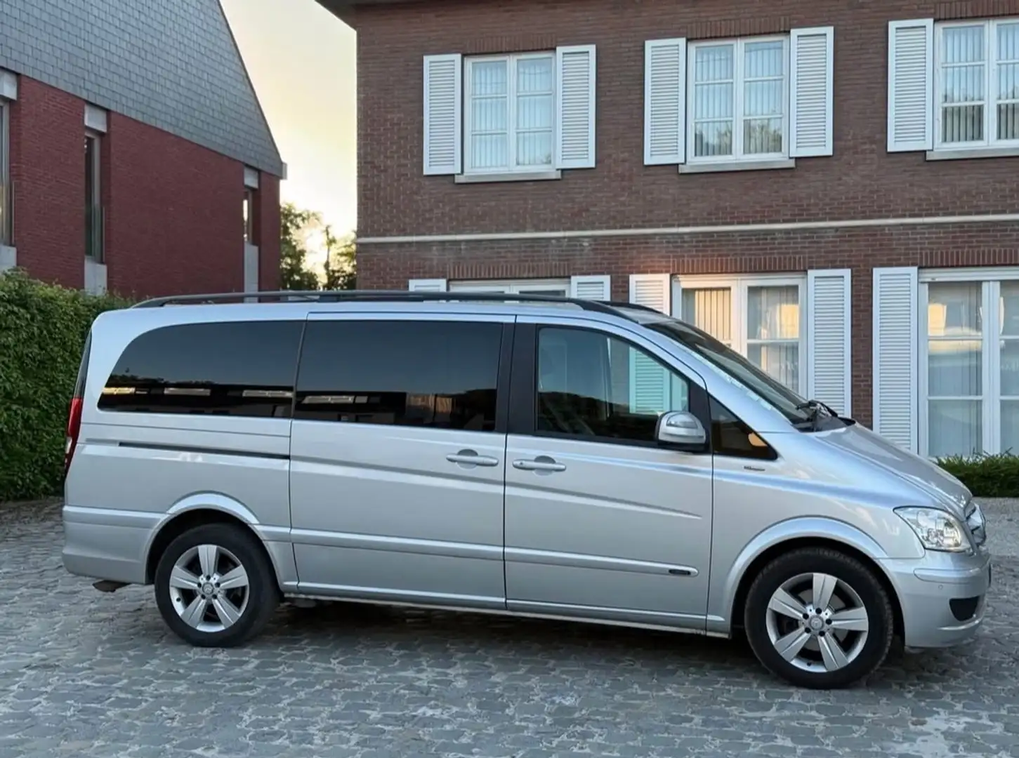 Mercedes-Benz Viano 2.2 CDI PDF lang Automaat Ambiente Edition gekeurd Zilver - 1