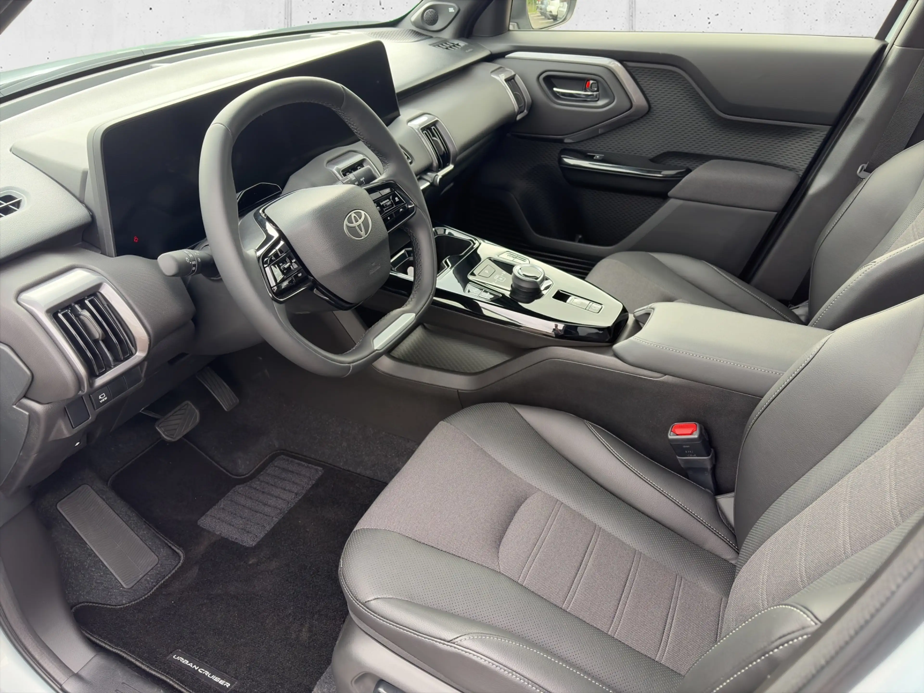 Toyota Urban Cruiser 2WD Lounge Elektric 5t. — photo 6