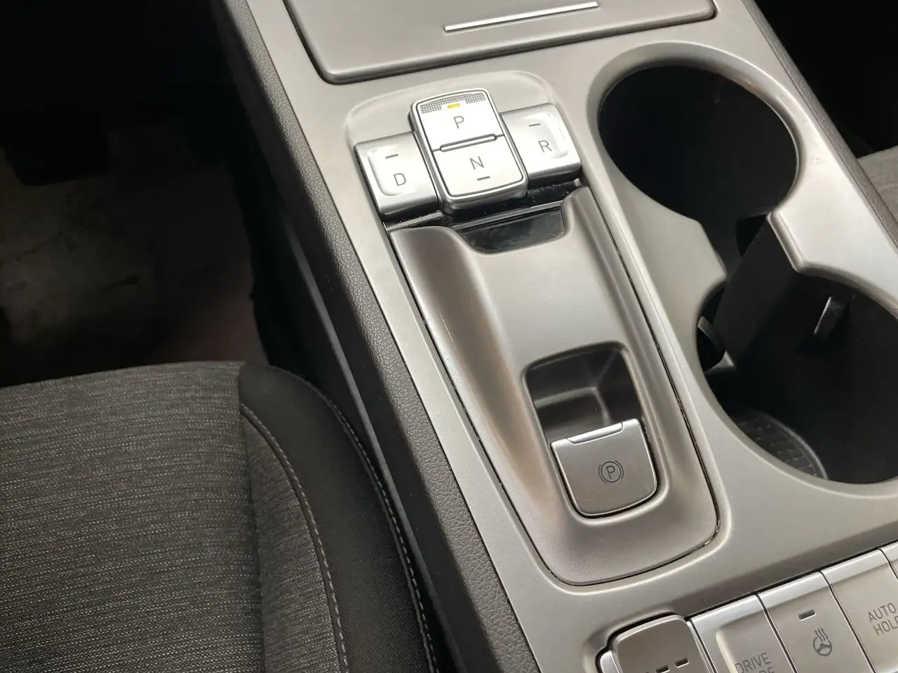 Hyundai KONA снимка Hyundai KONA