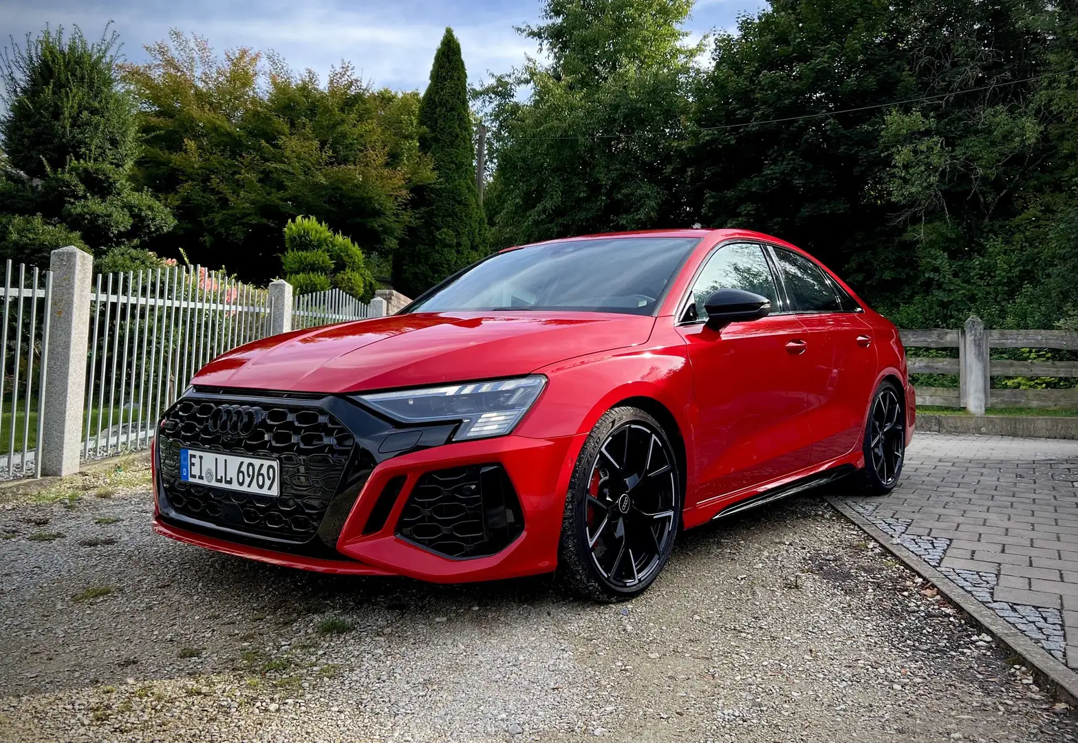 Audi RS3 8Y quattro Limousine,HuD,RS-Aga,Garantie,B&O Rot - 1