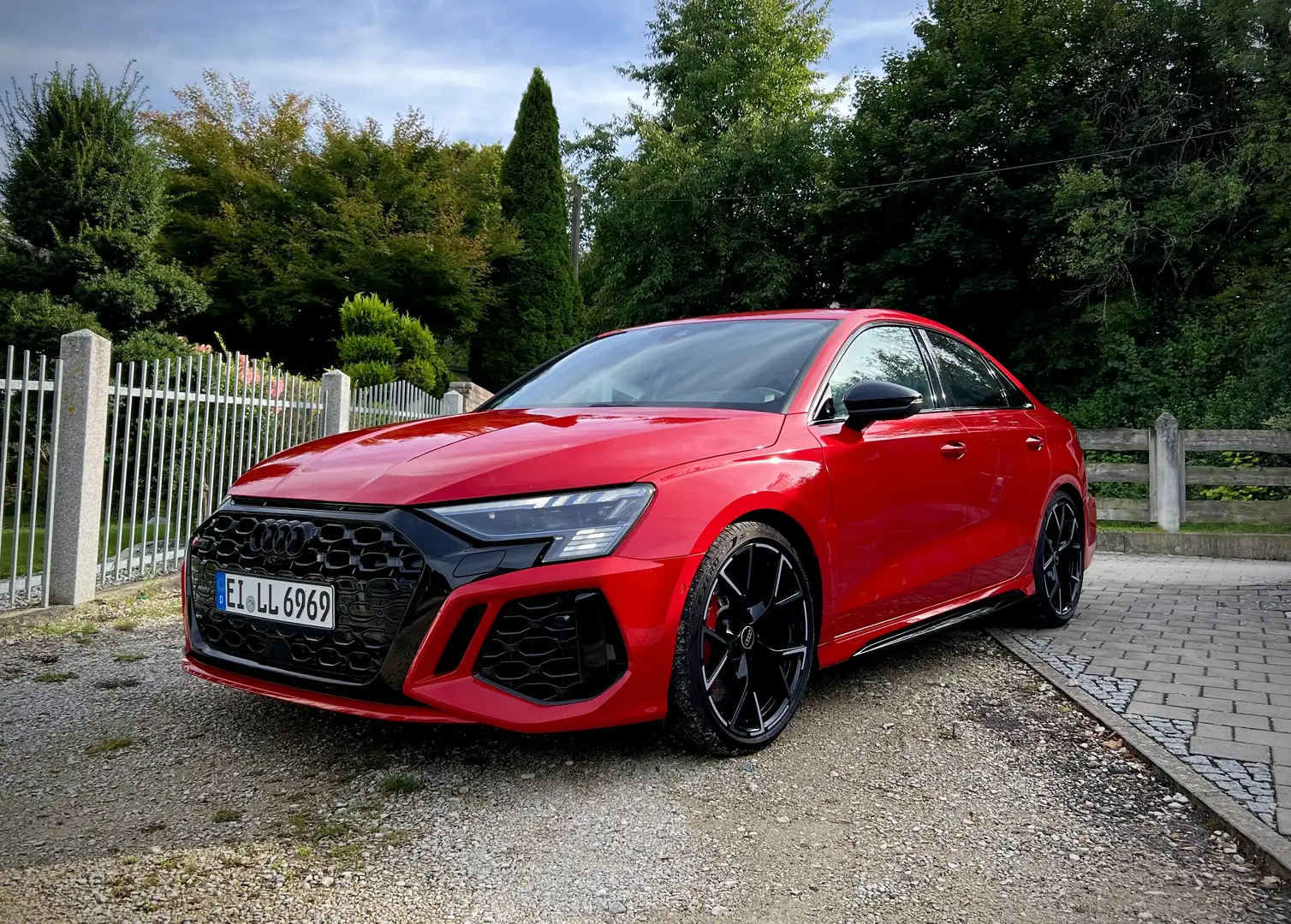 Audi RS3 8Y quattro Limousine,HuD,RS-Aga,Garantie,B&O Rot - 1