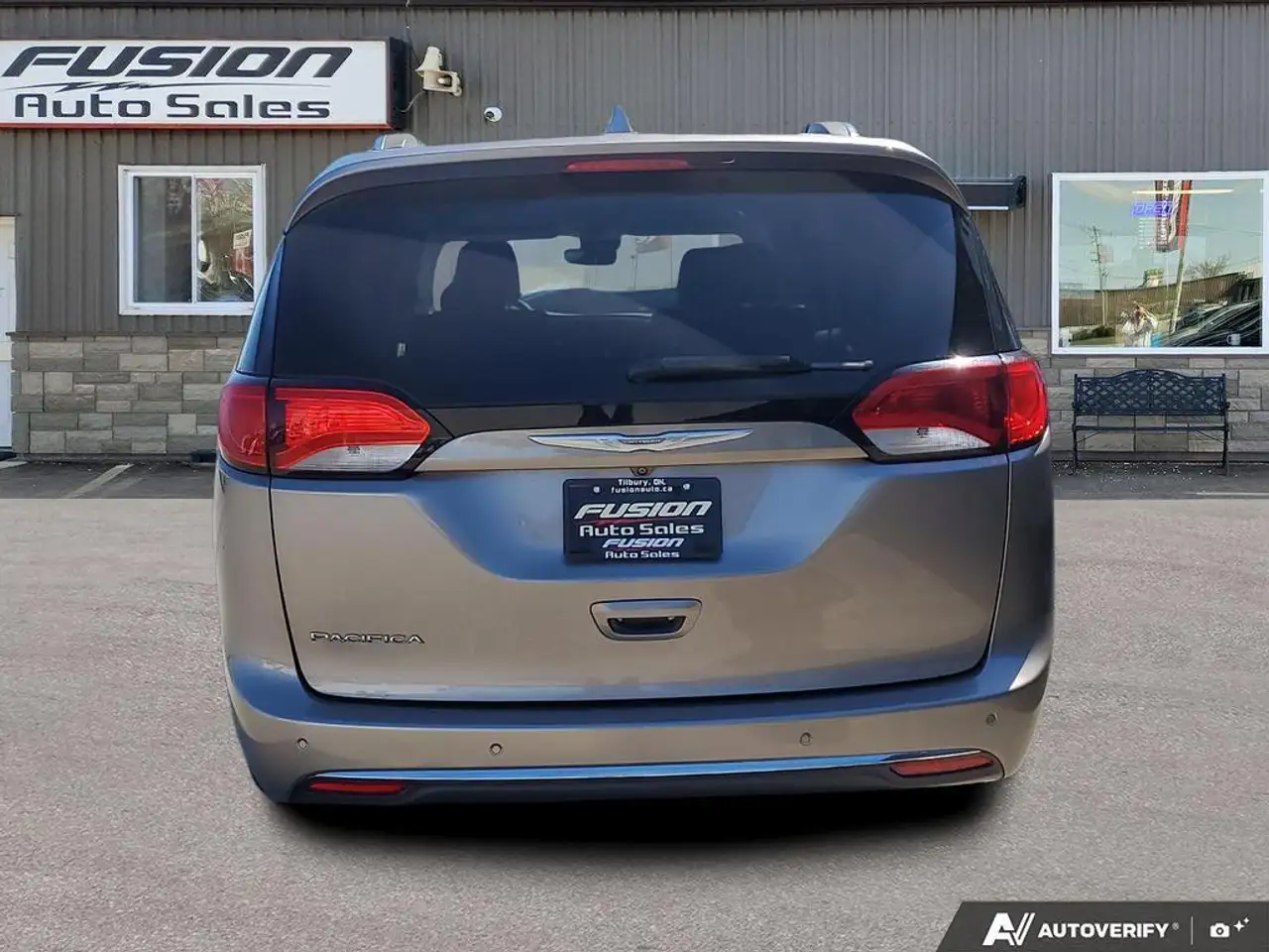 Chrysler Pacifica снимка Chrysler Pacifica
