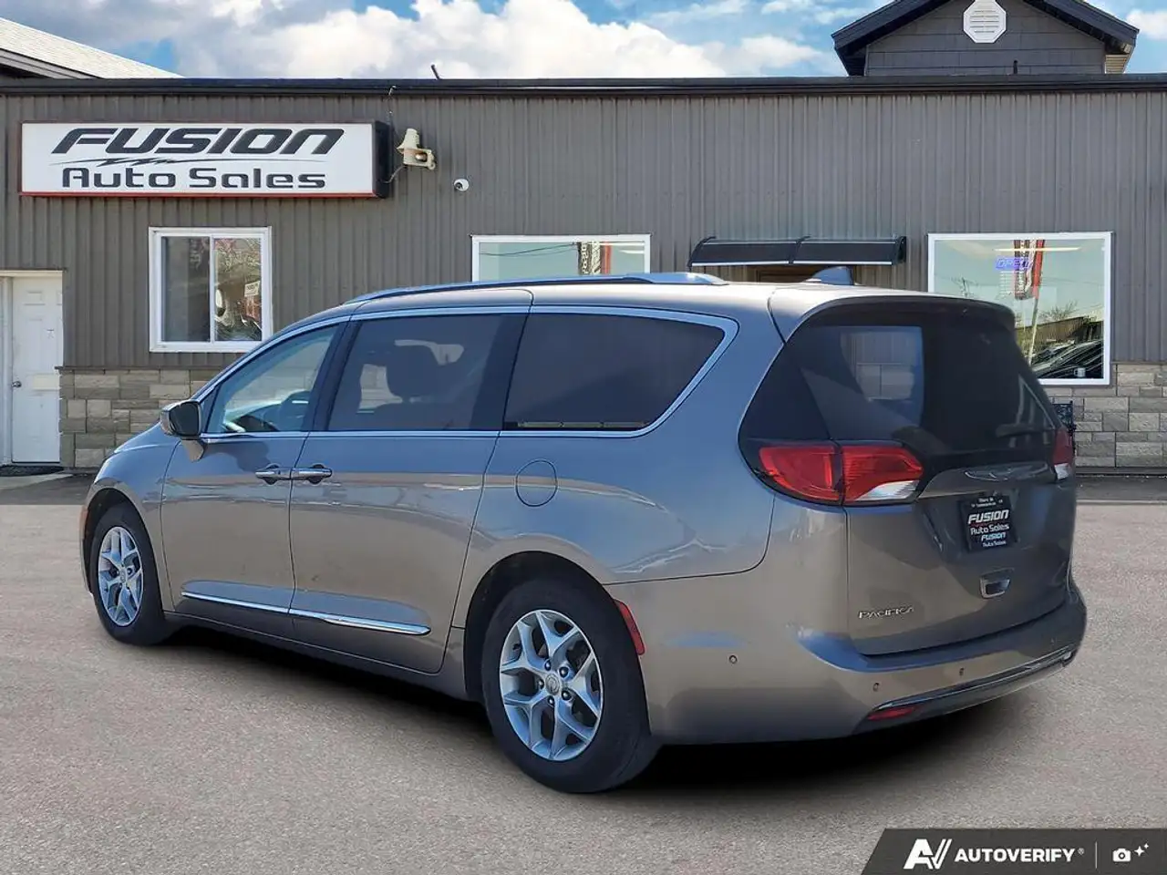 Chrysler Pacifica снимка Chrysler Pacifica