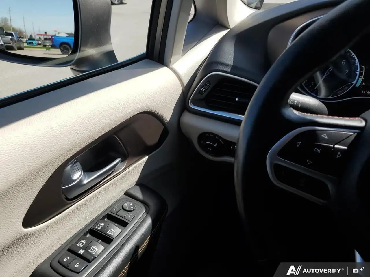 Chrysler Pacifica снимка Chrysler Pacifica