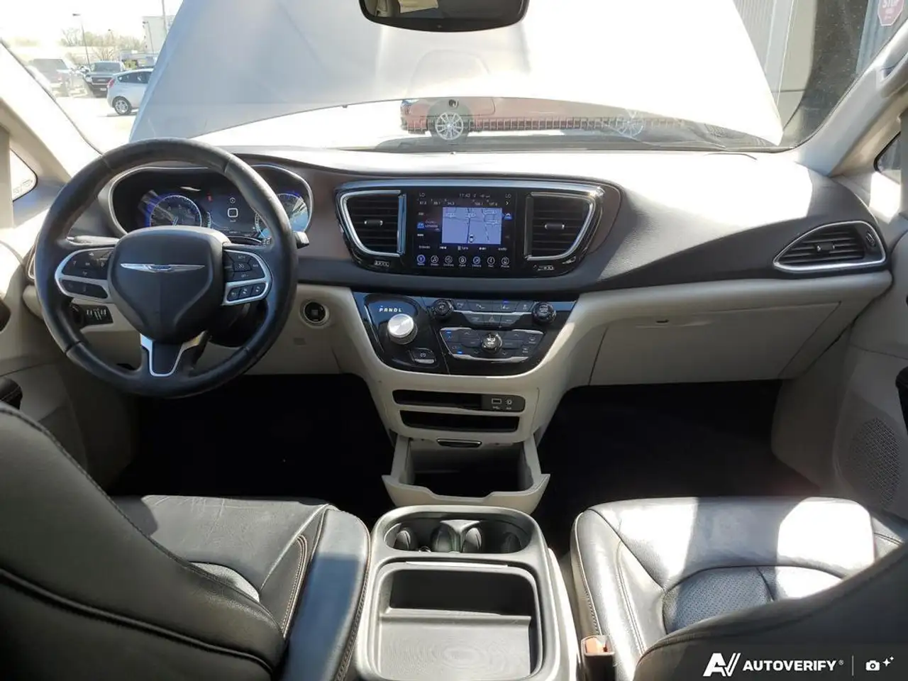 Chrysler Pacifica снимка Chrysler Pacifica