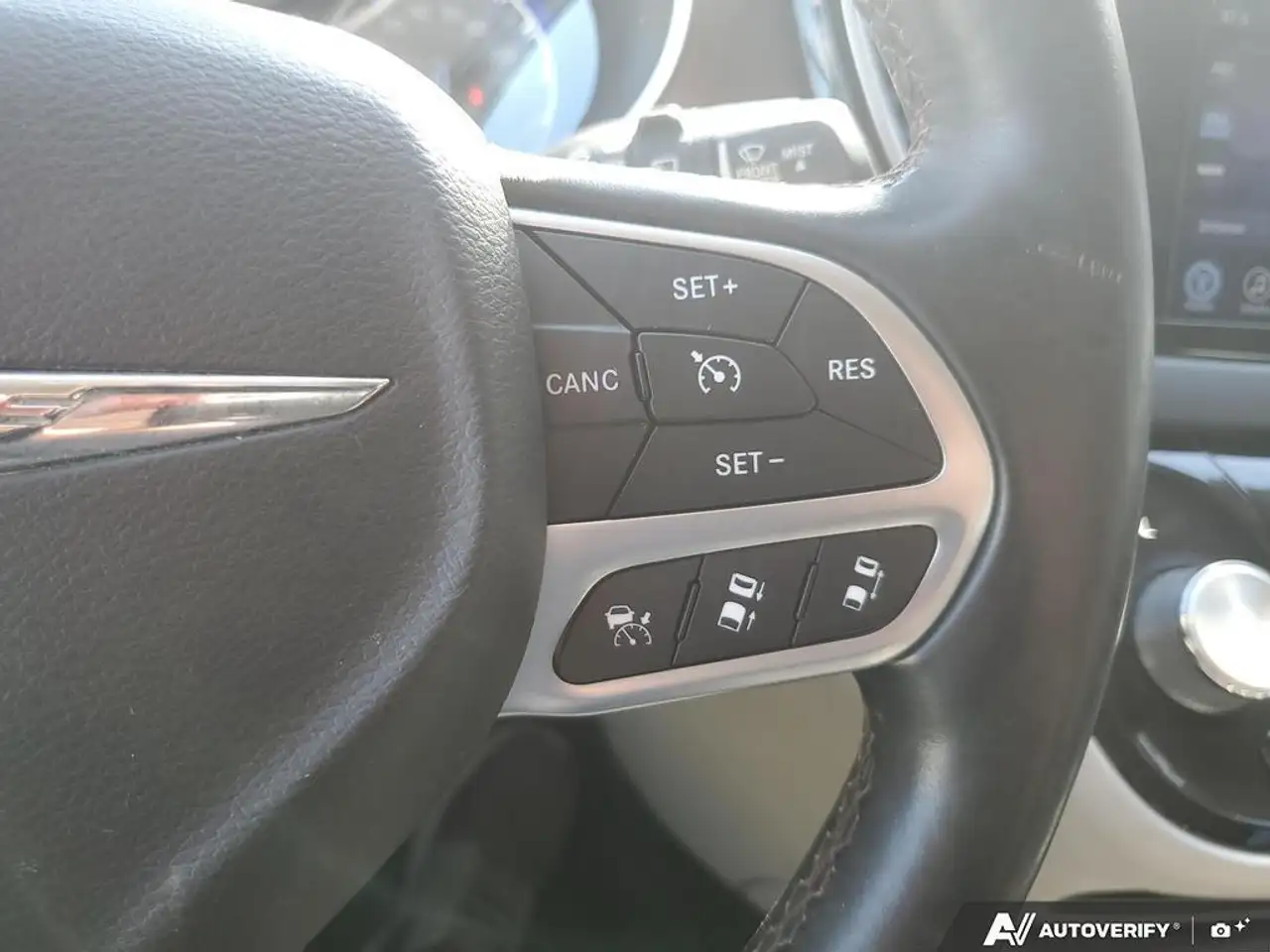 Chrysler Pacifica снимка Chrysler Pacifica