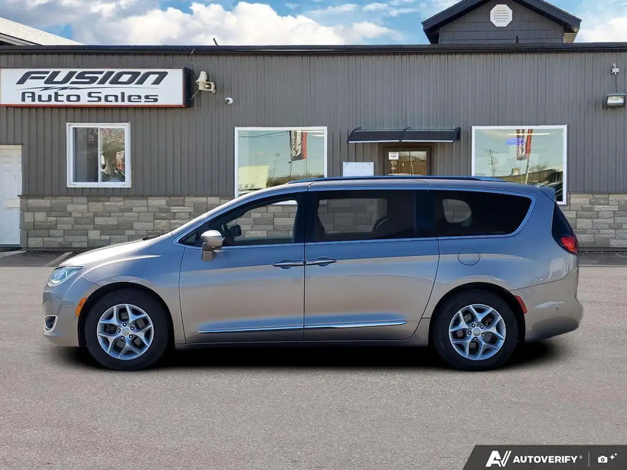 Chrysler Pacifica снимка Chrysler Pacifica