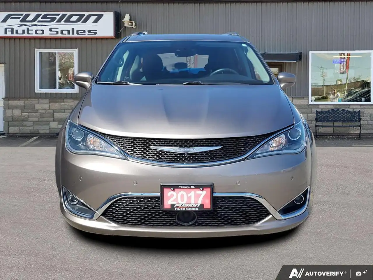 Chrysler Pacifica снимка Chrysler Pacifica