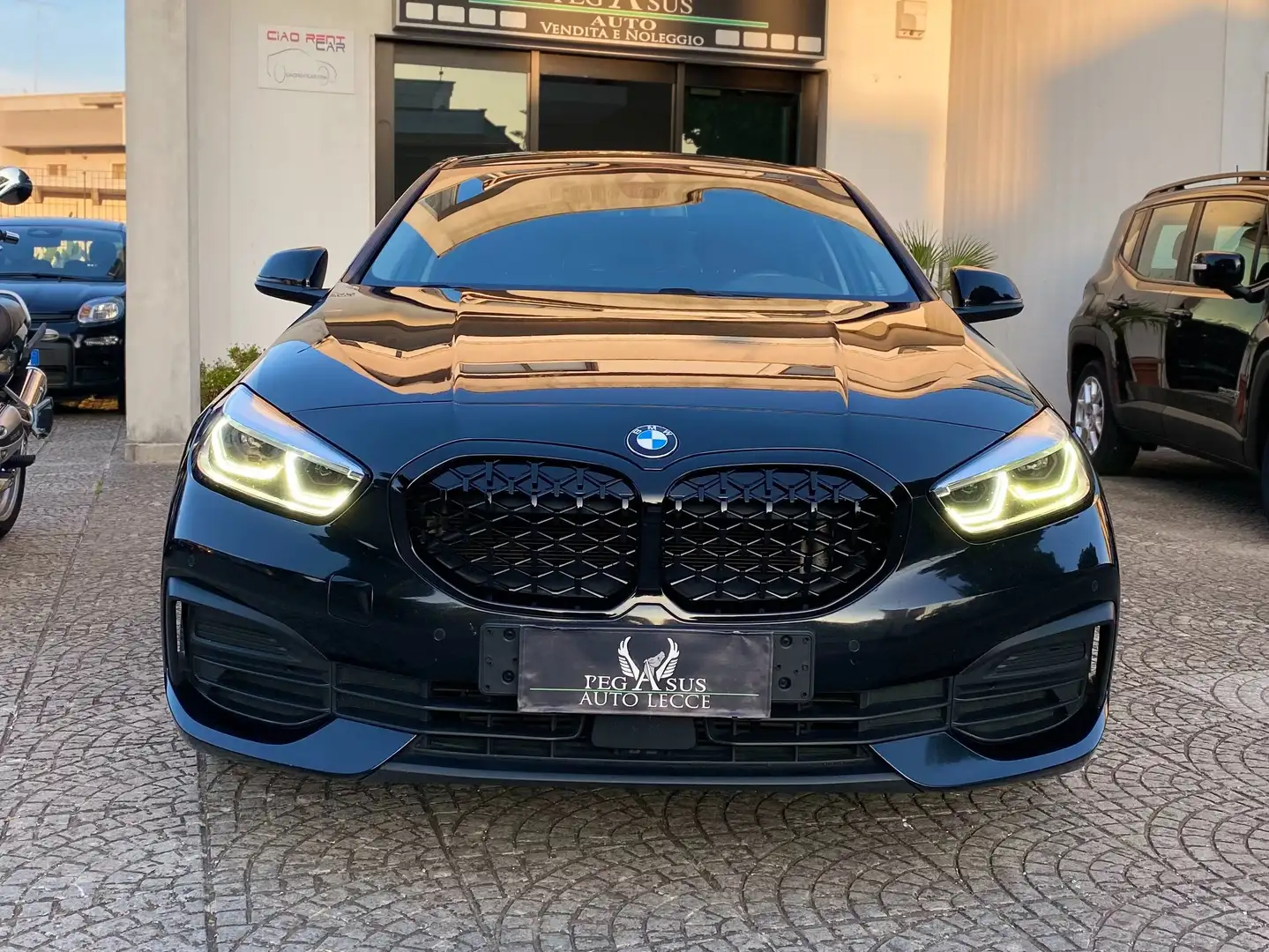 BMW 116 116d Business Advantage auto Zwart - 2