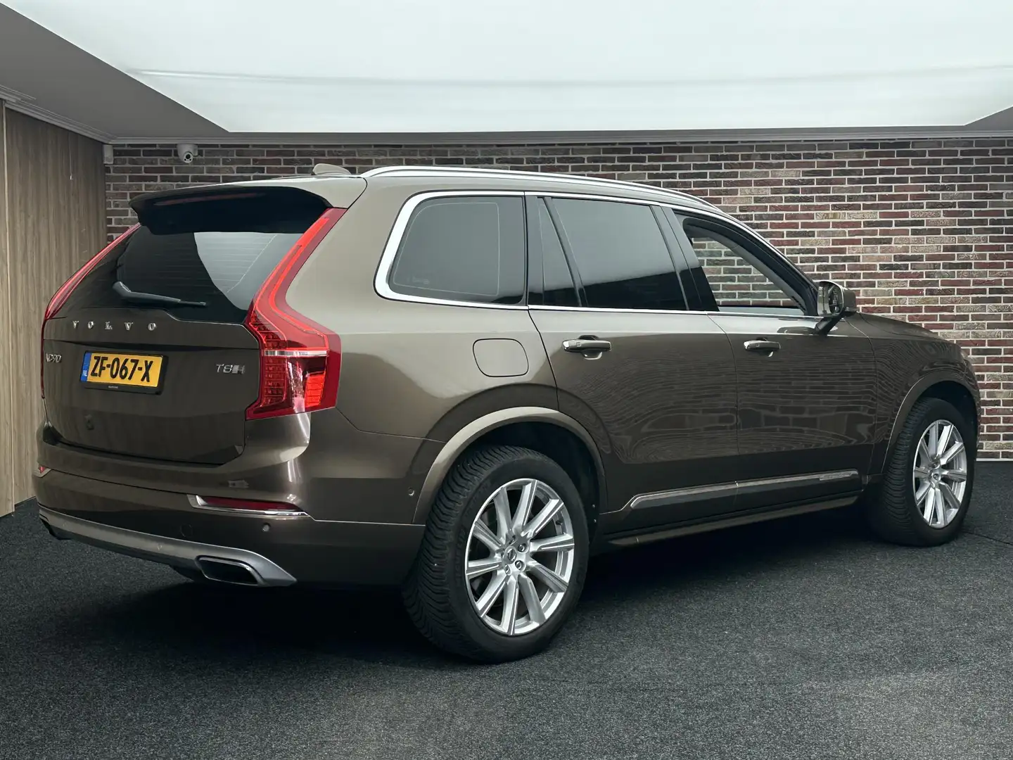 Volvo XC90 2.0 T8 Twin Engine AWD Inscription Headup Panorama Bruin - 2